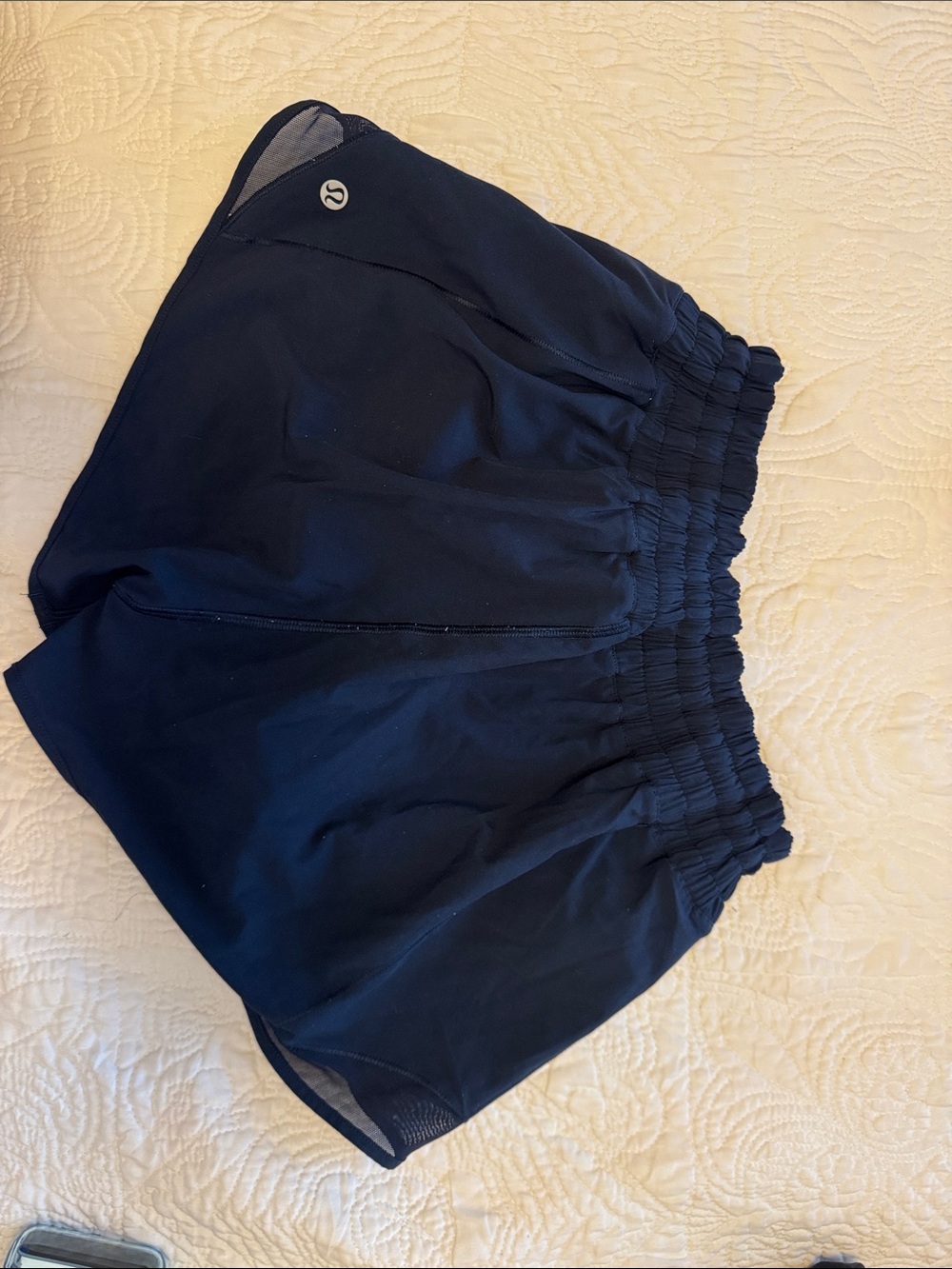 lululemon women’s navy hotty hot short 2.5’’